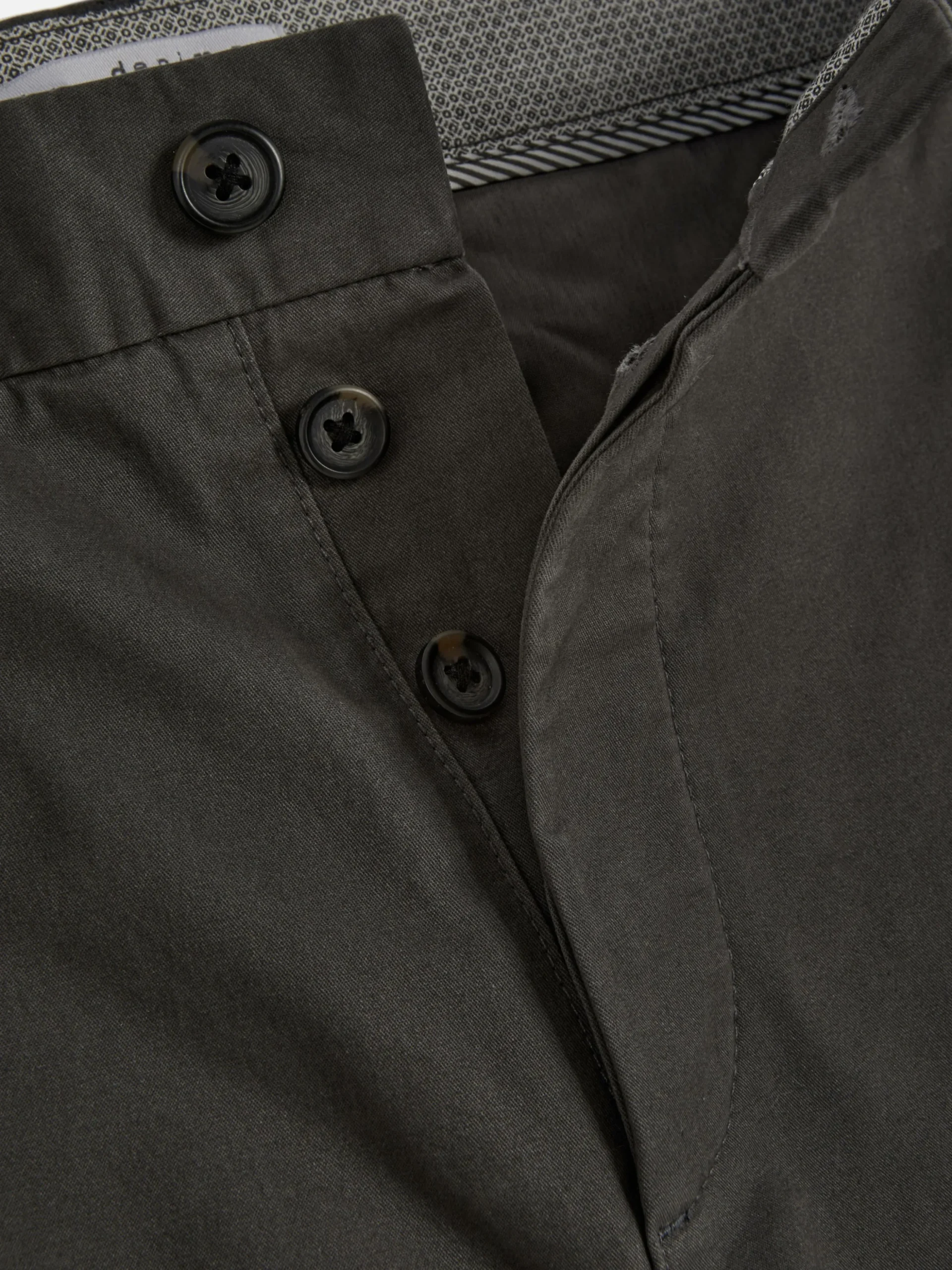 Calças Chino Elásticas Corte Perna Direita