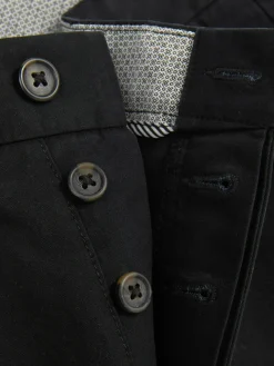 Calças Chino Elásticas Corte Perna Direita