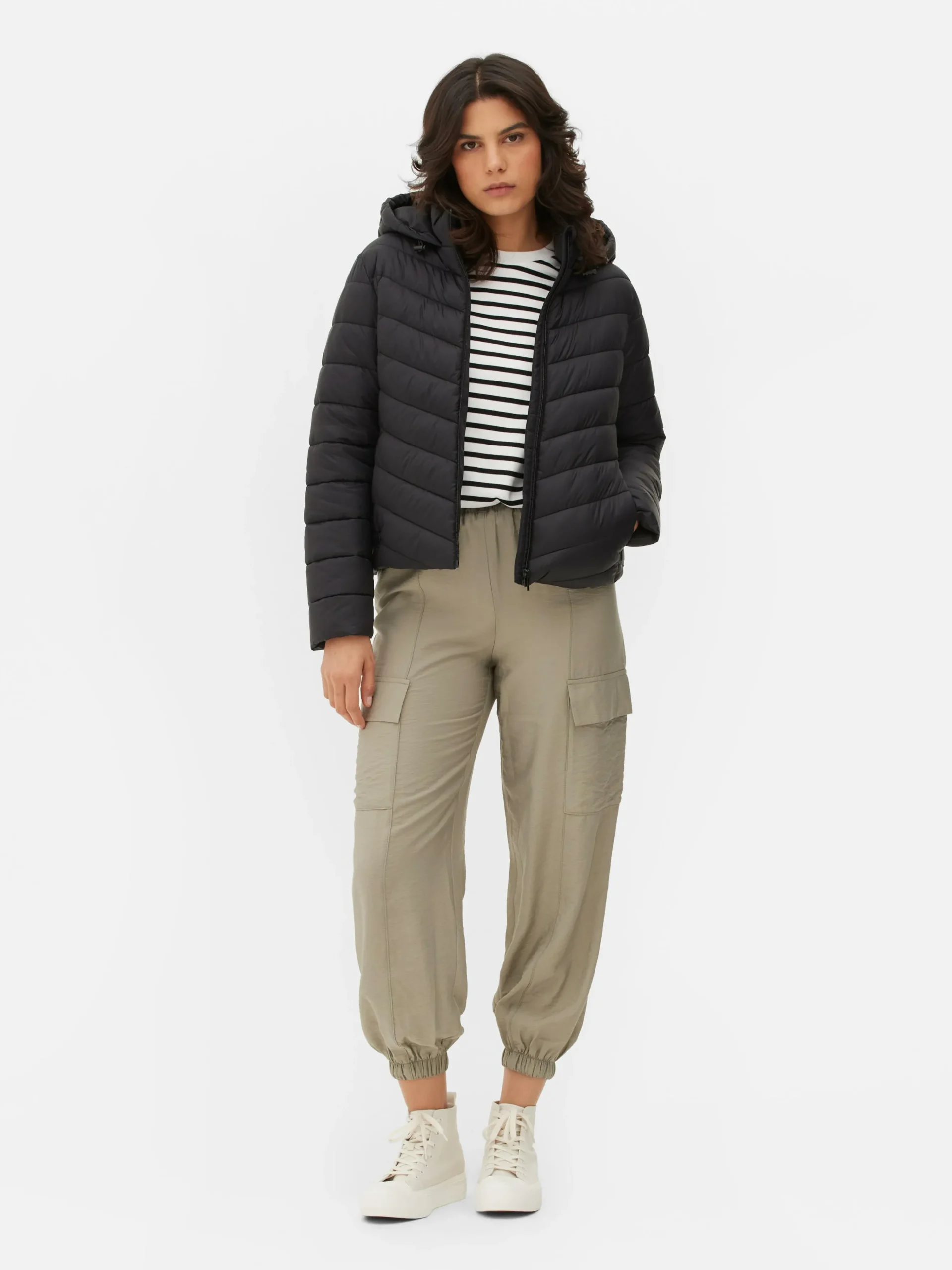 Casaco Acolchoado Leve Com Capuz