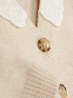 Casaco Malha Colarinho Bordado