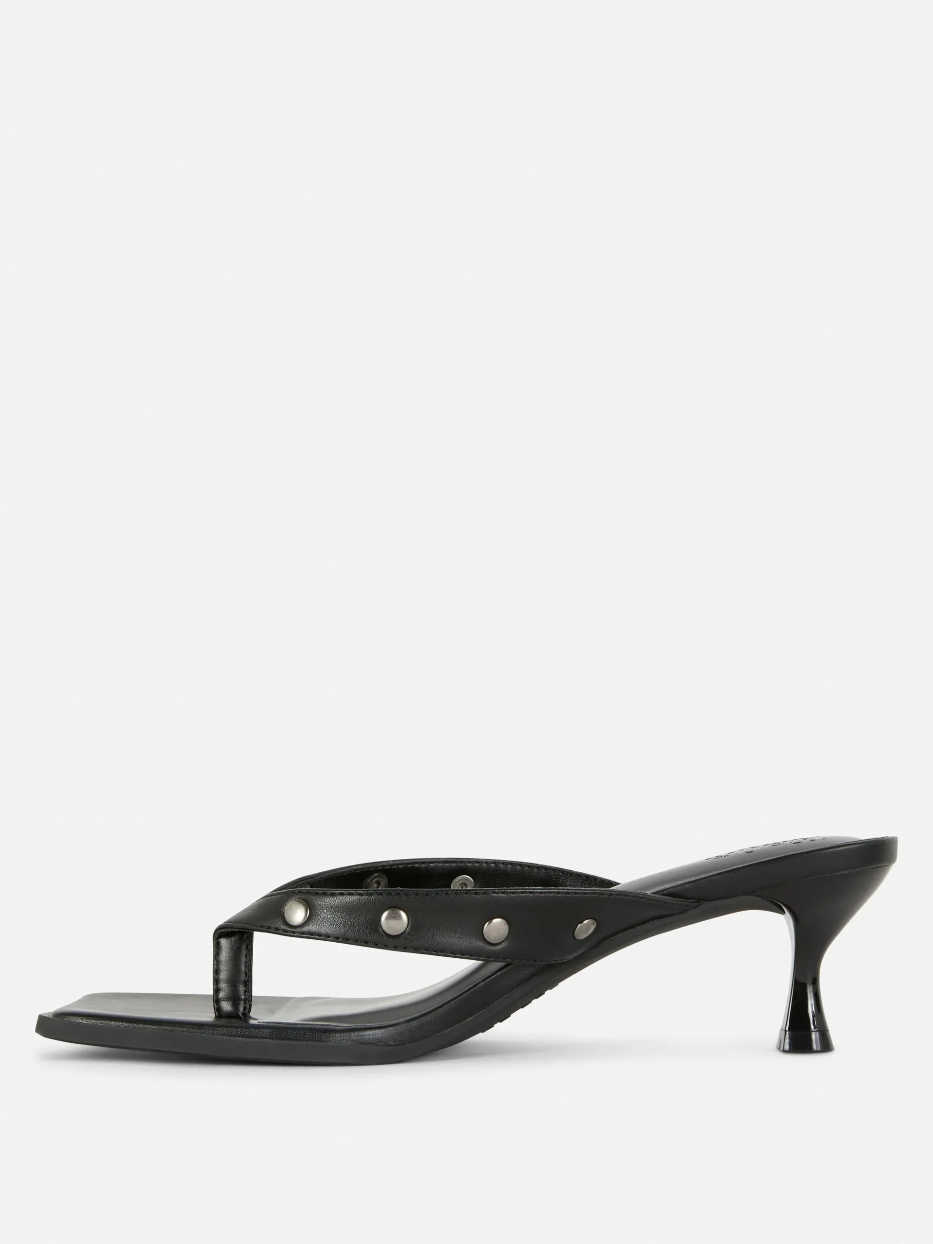 Chinelos Tachas Imitação Pele Rita Ora